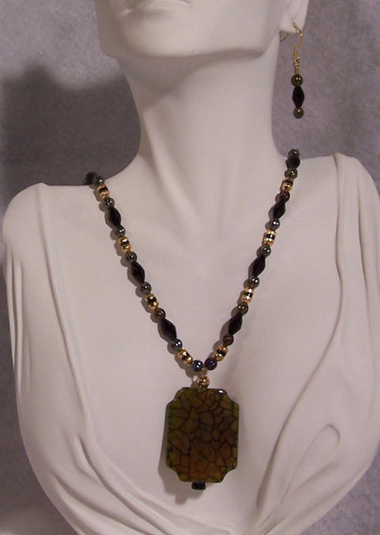 Dragon Blood Agate on Gold