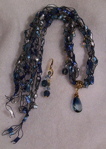 Water on Trellice Yarn Necklace Set