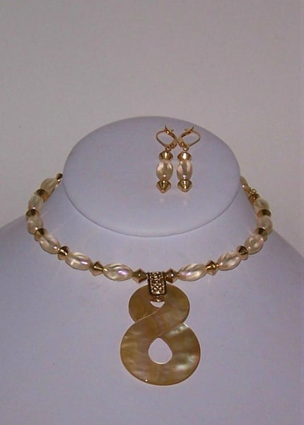 Figure Eight Lipshell Choker Necklace Set