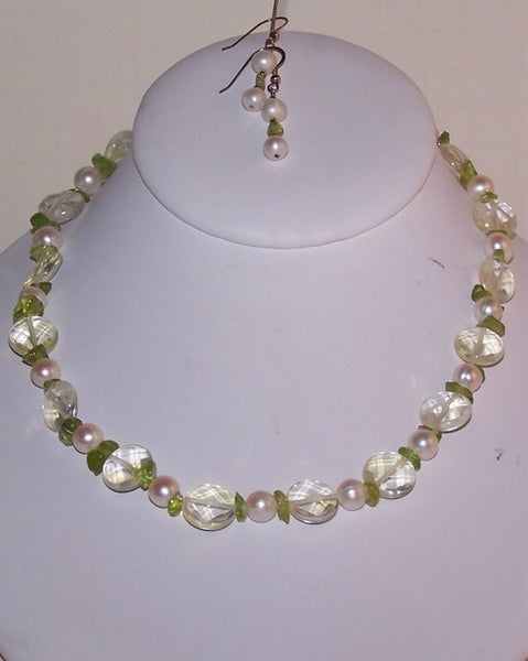 Light. Green Crystal Necklace Set with Pearls