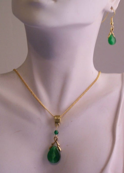 Emerald Green Catseye Pendant Set