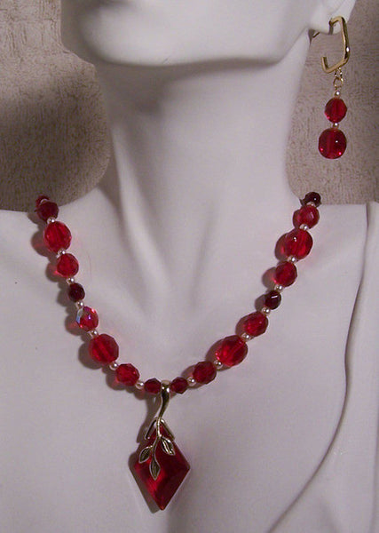Red Diamond Drop with Crystal & Pearls Necklace Set