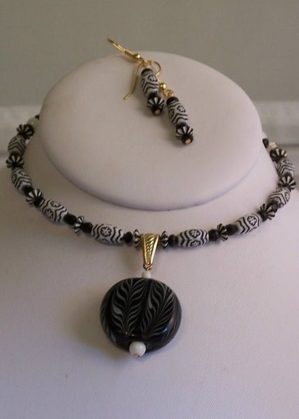 Black & White Choker Necklace Set